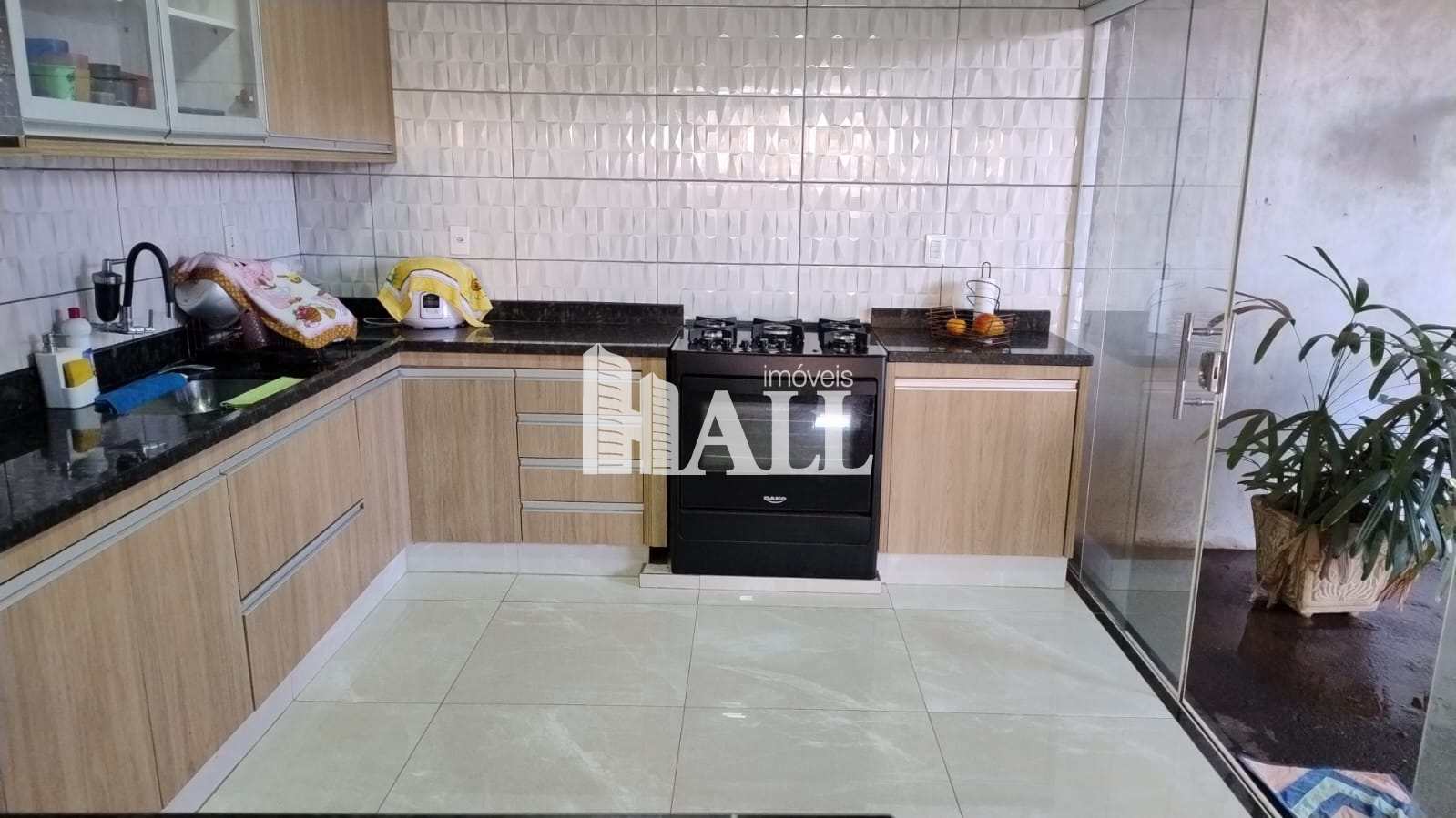 Casa à venda com 2 quartos, 100m² - Foto 3