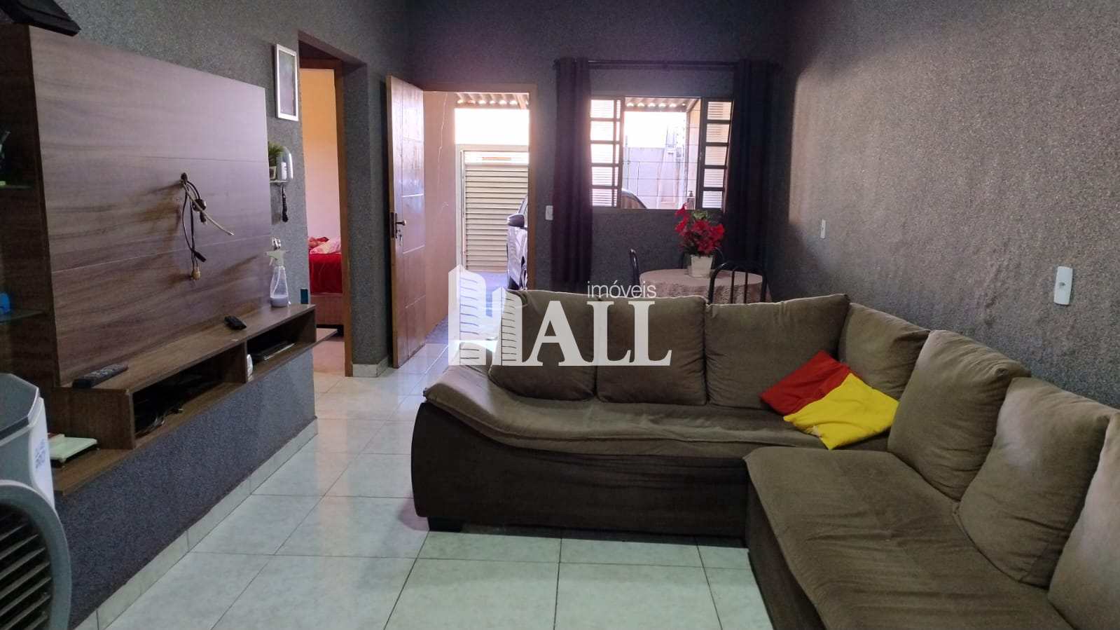 Casa à venda com 2 quartos, 100m² - Foto 1