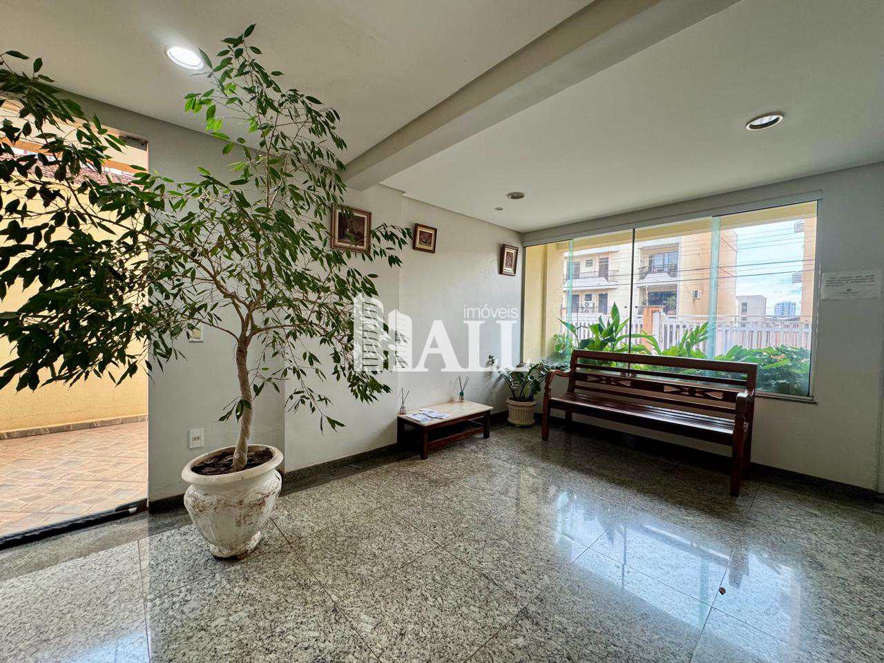 Apartamento à venda com 3 quartos, 90m² - Foto 2