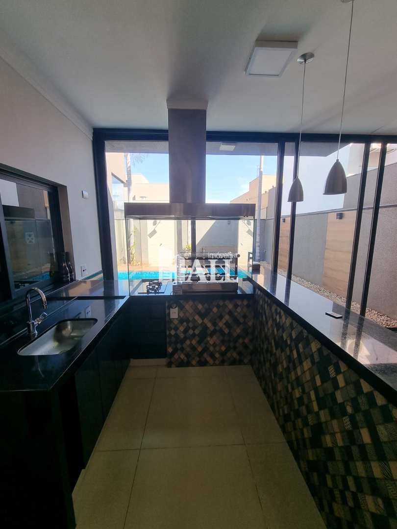 Casa de Condomínio à venda com 4 quartos, 290m² - Foto 4