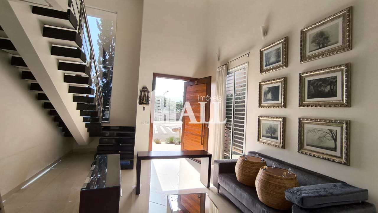 Casa de Condomínio à venda com 3 quartos, 210m² - Foto 2