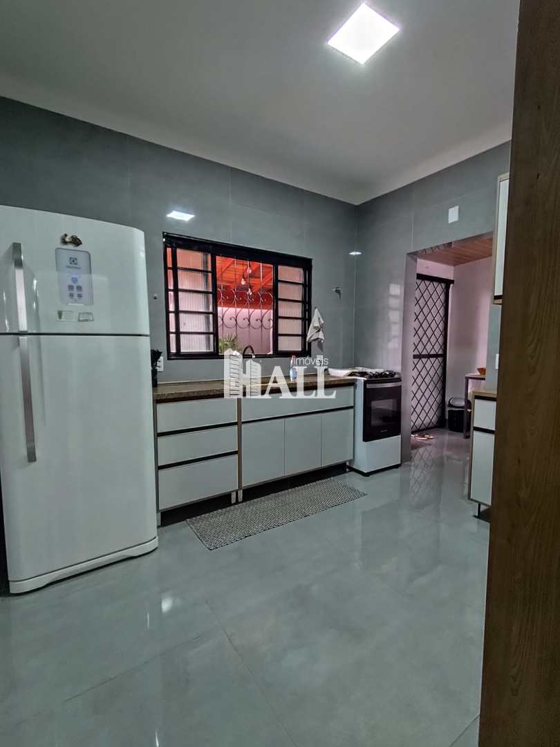 Casa à venda com 3 quartos, 210m² - Foto 4
