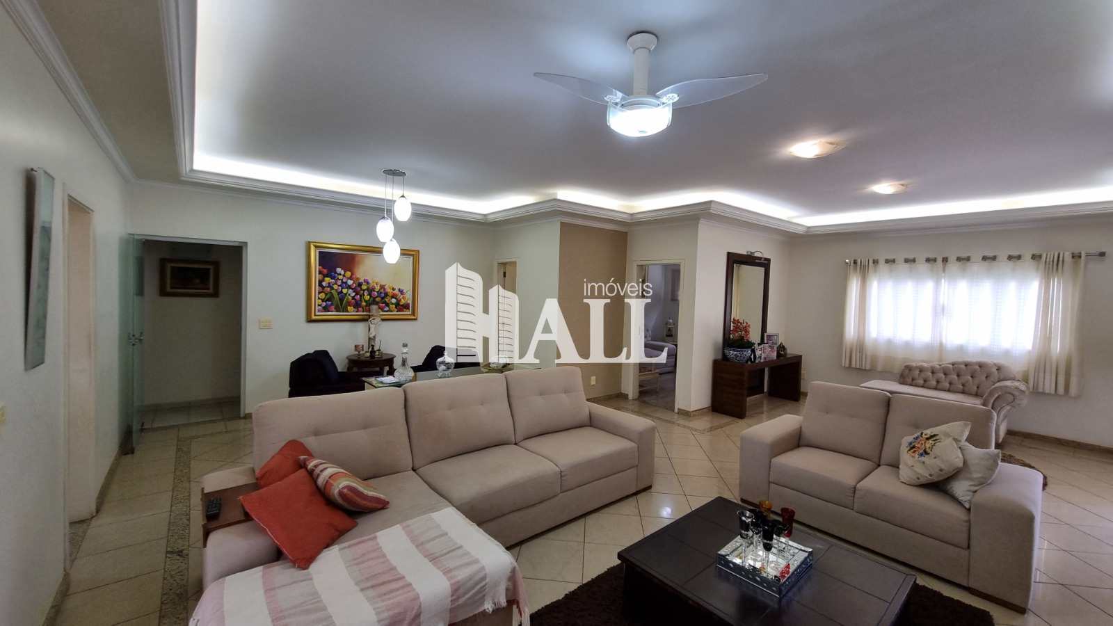 Casa à venda com 3 quartos, 310m² - Foto 2