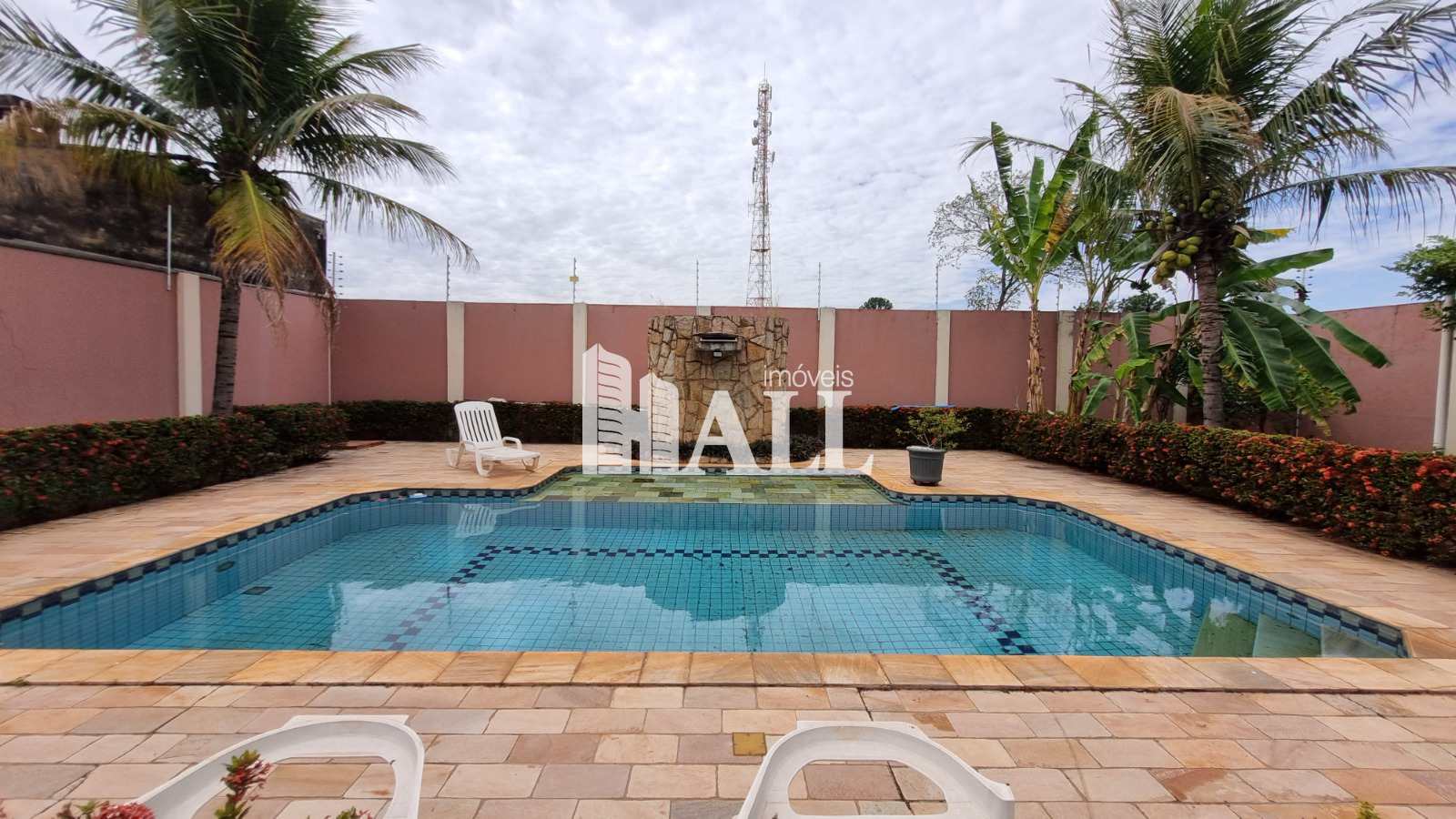 Casa à venda com 3 quartos, 310m² - Foto 1