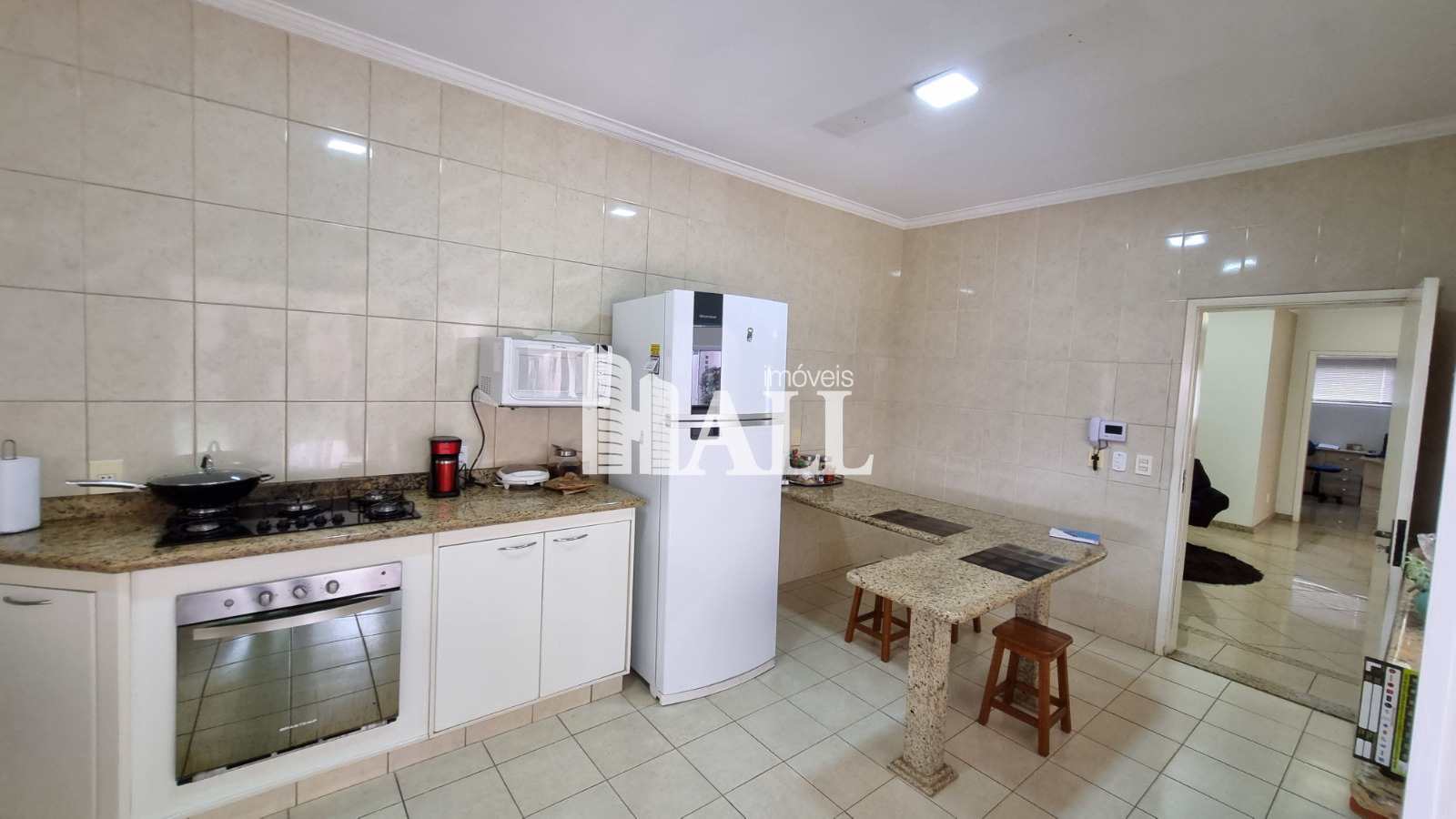 Casa à venda com 3 quartos, 310m² - Foto 4