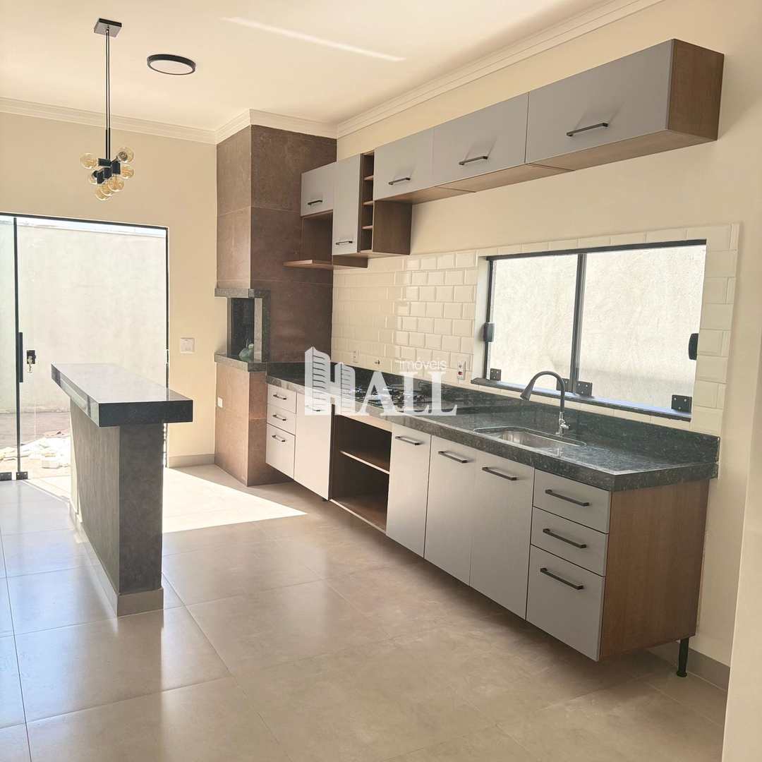 Casa à venda com 3 quartos, 130m² - Foto 1