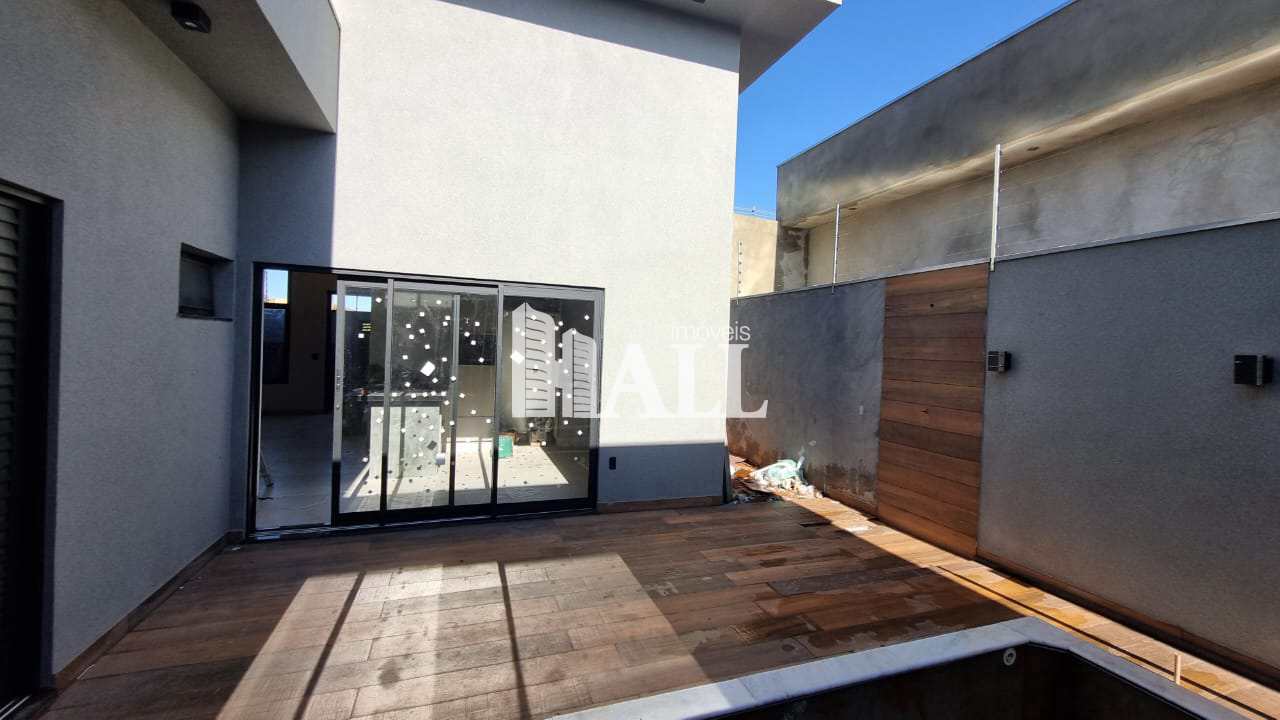 Casa à venda com 3 quartos, 120m² - Foto 1