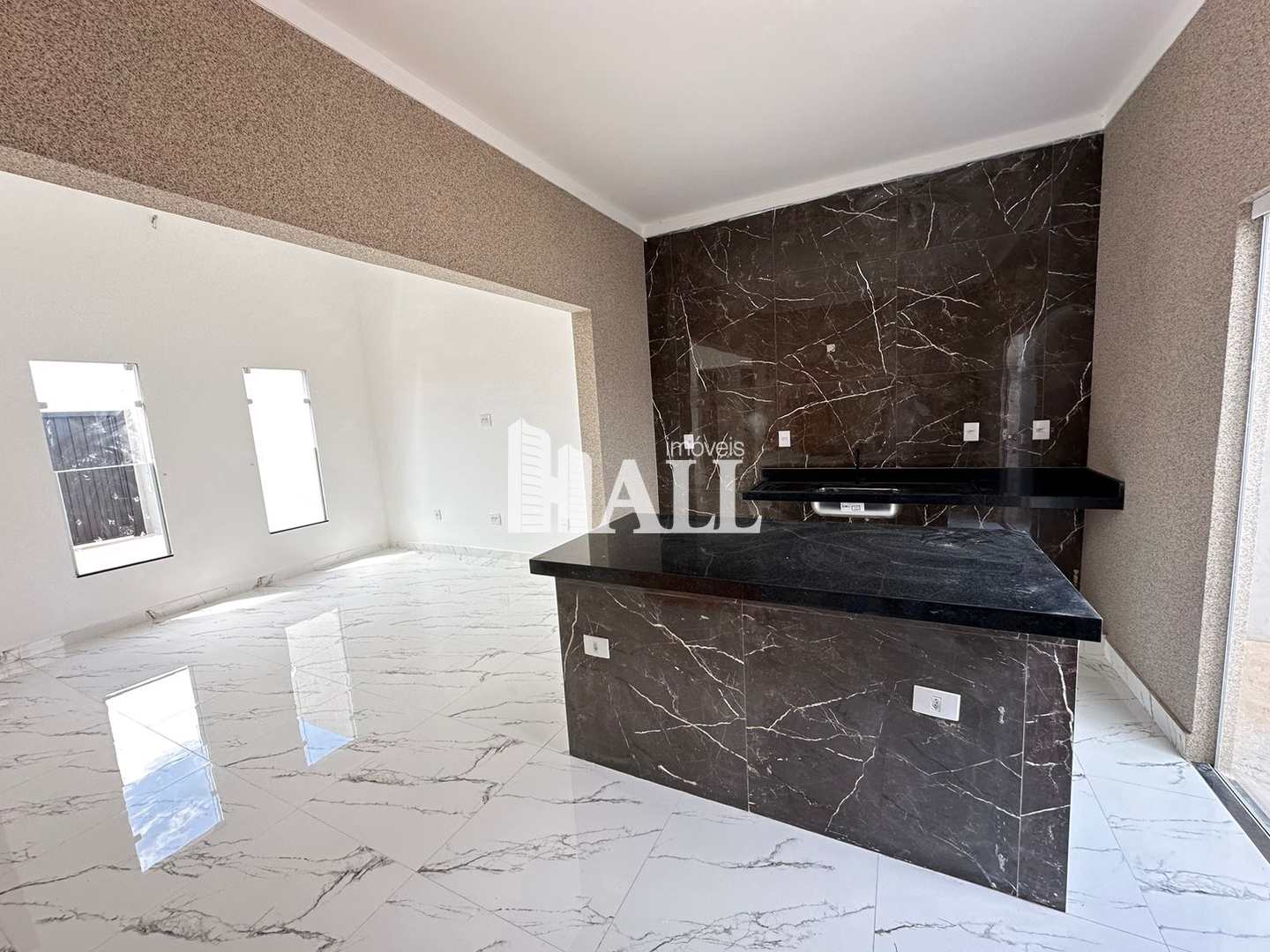 Casa à venda com 3 quartos, 80m² - Foto 1