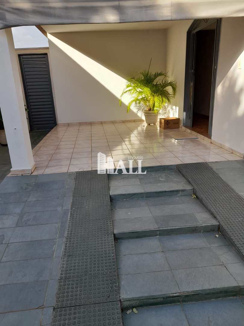 Casa à venda com 3 quartos, 178m² - Foto 2