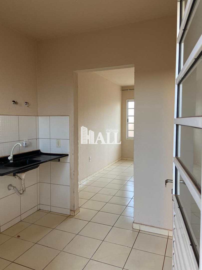 Casa à venda com 2 quartos, 60m² - Foto 2