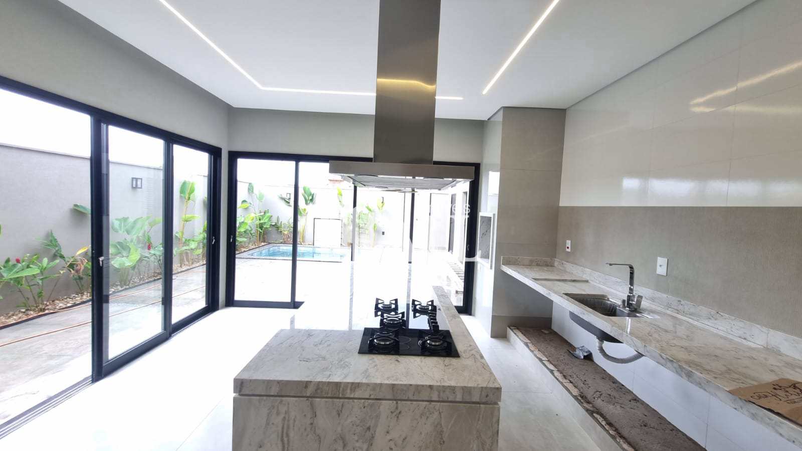 Casa de Condomínio à venda com 3 quartos, 160m² - Foto 2