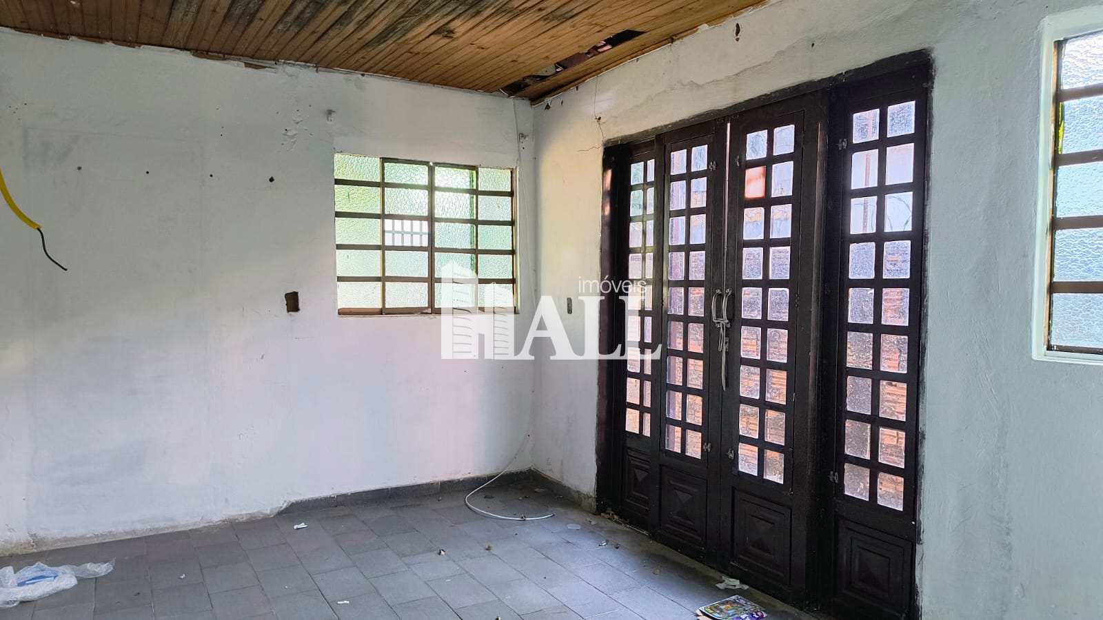 Casa à venda com 2 quartos, 200m² - Foto 1