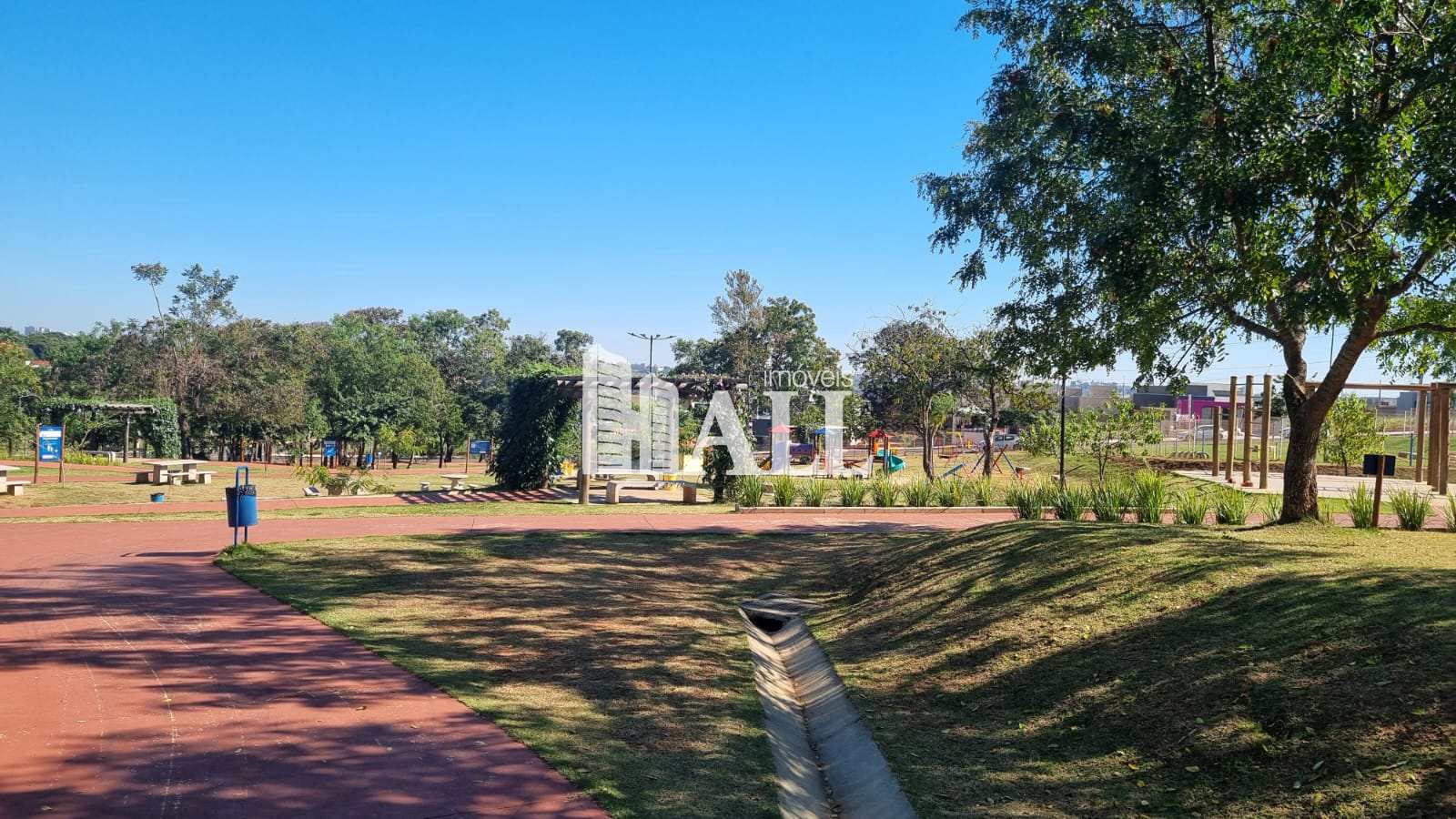 Casa à venda com 3 quartos, 120m² - Foto 1