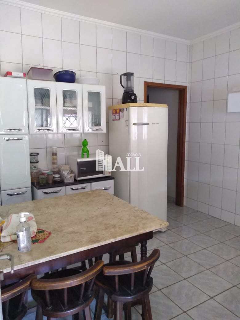 Casa à venda com 2 quartos, 69m² - Foto 2