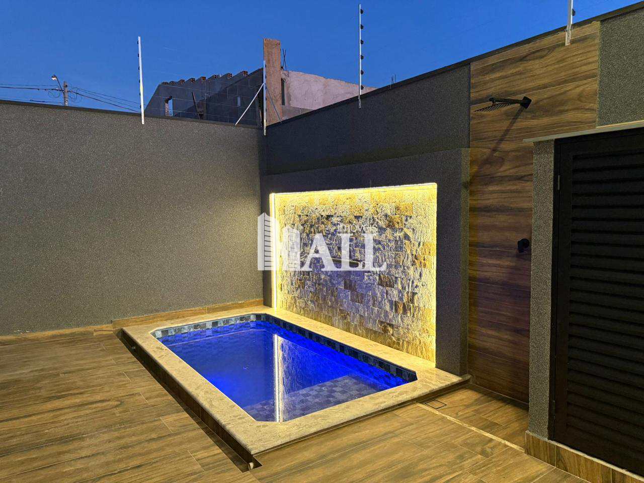 Casa à venda com 3 quartos, 126m² - Foto 1