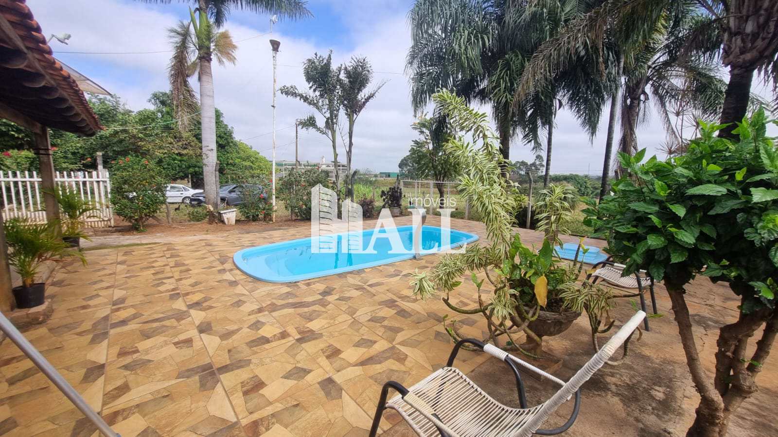 Chácara à venda com 2 quartos, 120m² - Foto 1