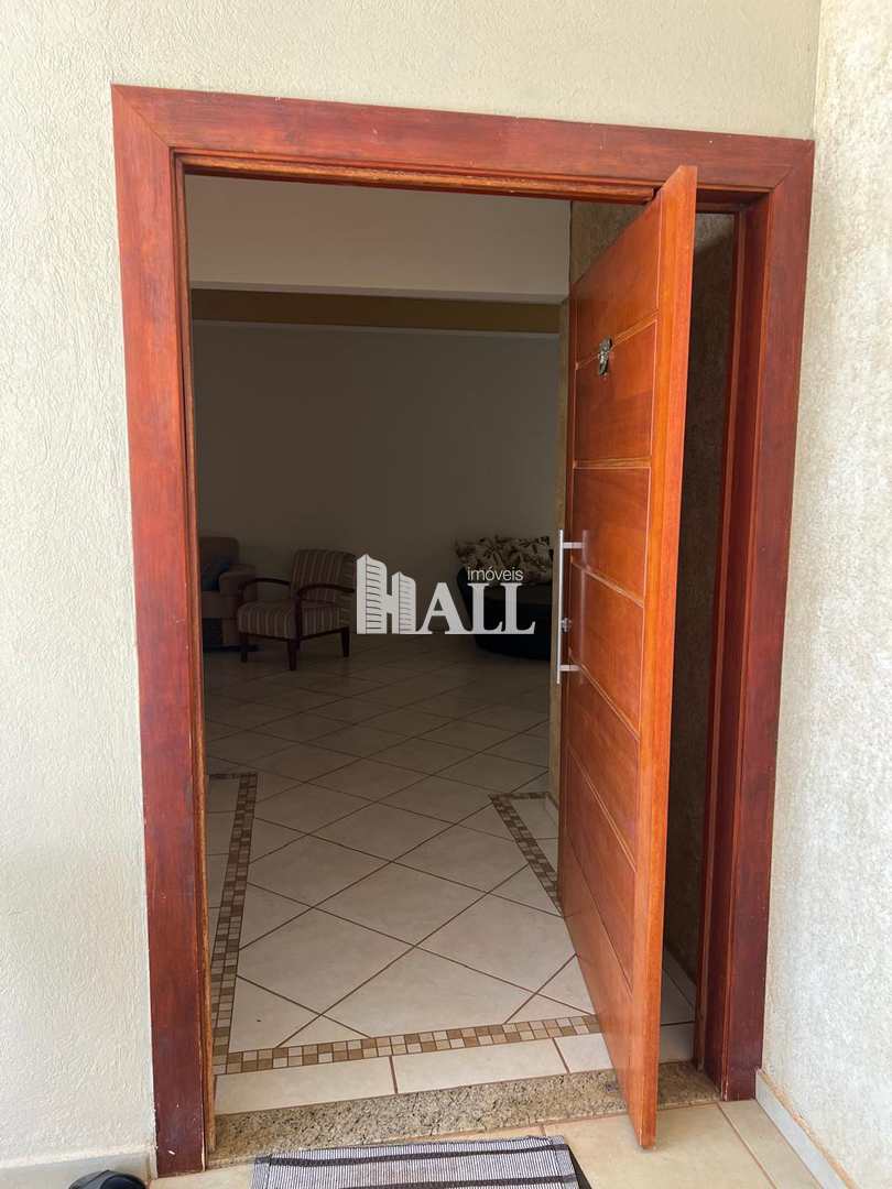Casa à venda com 3 quartos, 228m² - Foto 2