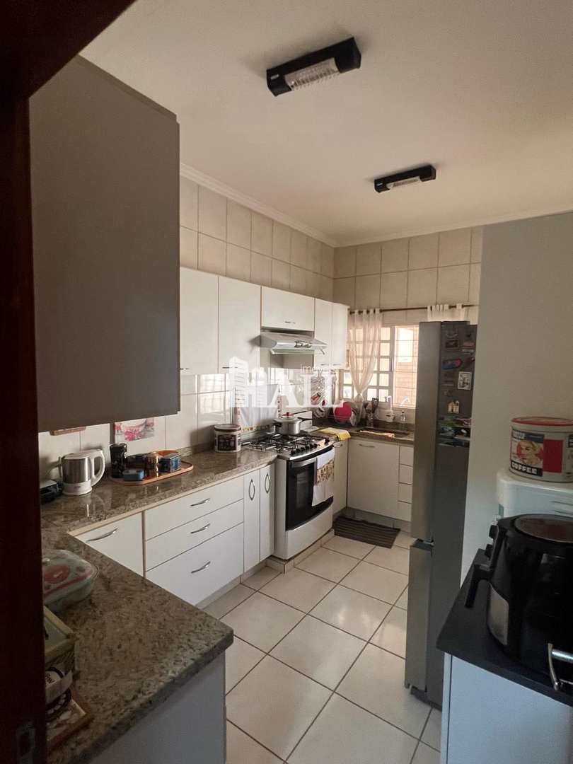 Casa à venda com 3 quartos, 228m² - Foto 7