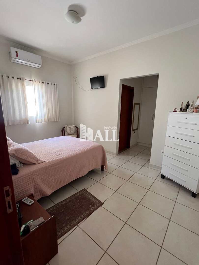Casa à venda com 3 quartos, 228m² - Foto 11
