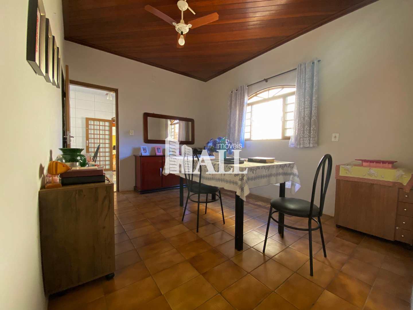Casa à venda com 2 quartos, 270m² - Foto 1