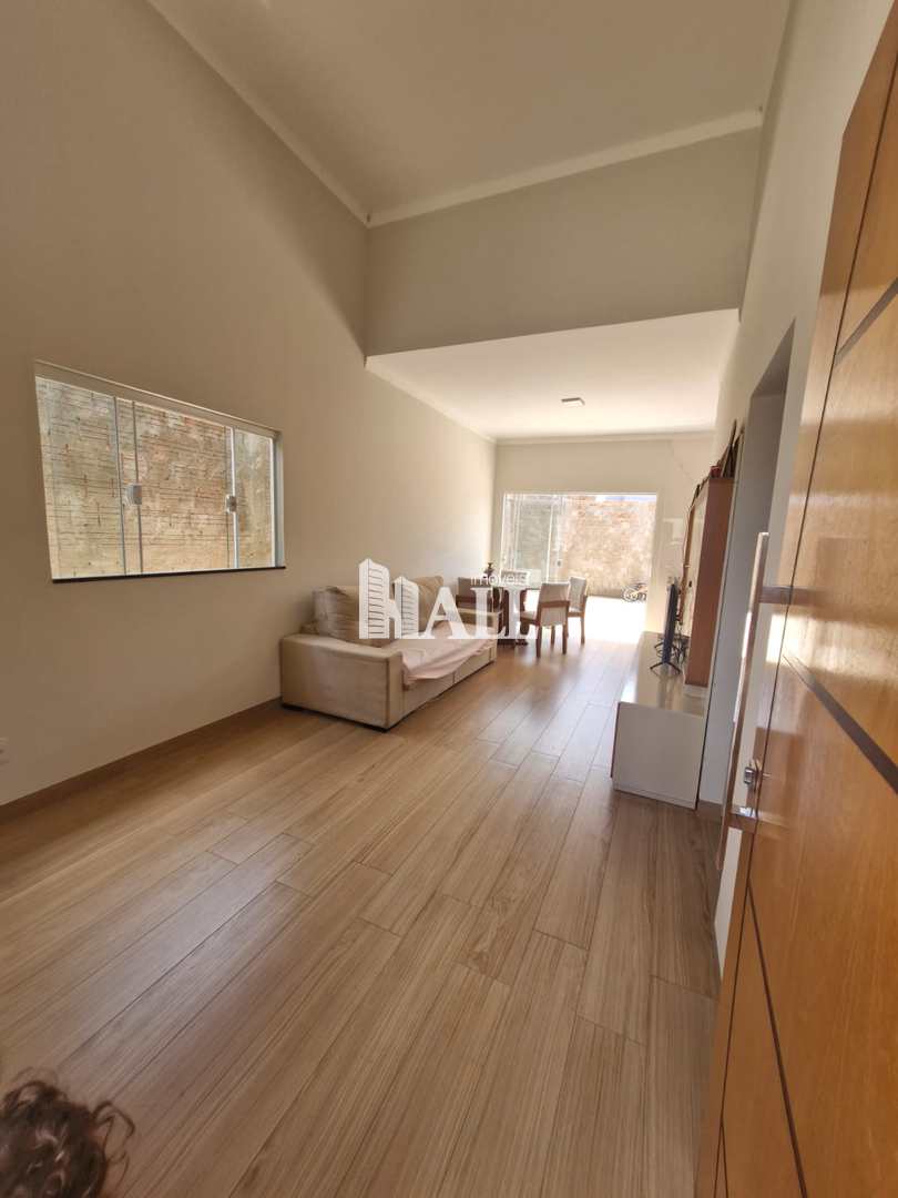 Casa à venda com 3 quartos, 77m² - Foto 1
