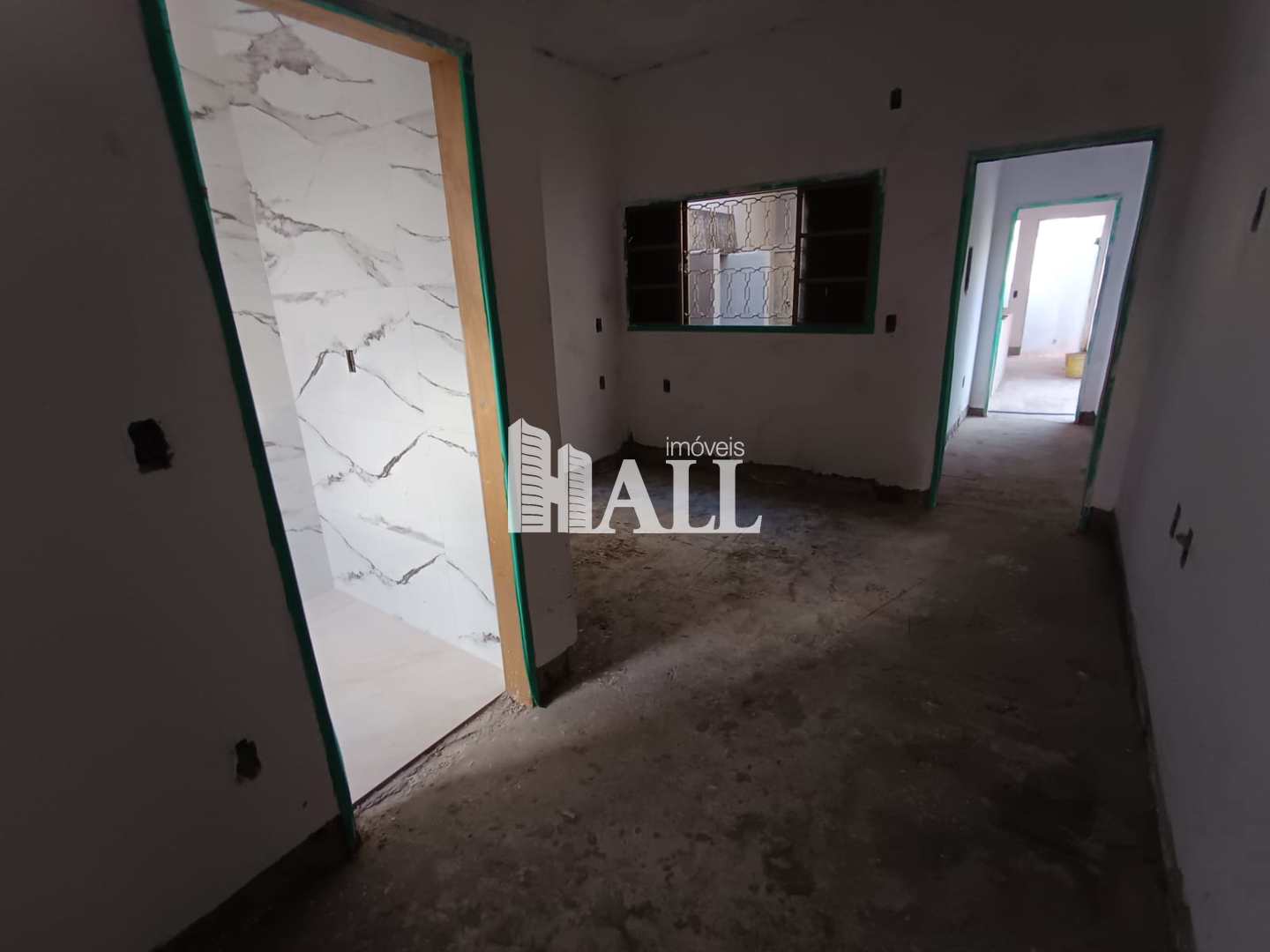 Casa à venda com 2 quartos, 70m² - Foto 1
