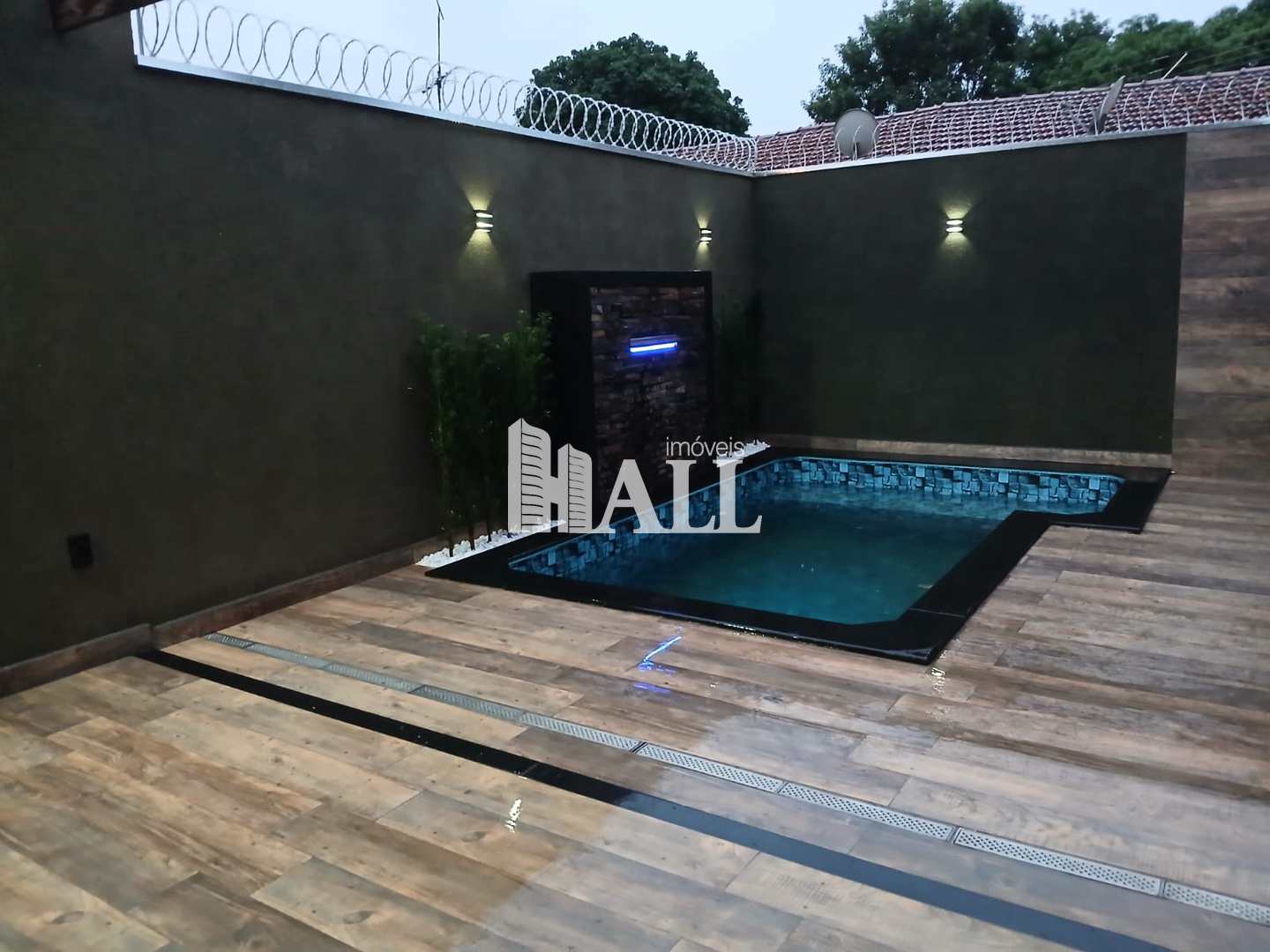 Casa à venda com 3 quartos, 136m² - Foto 1