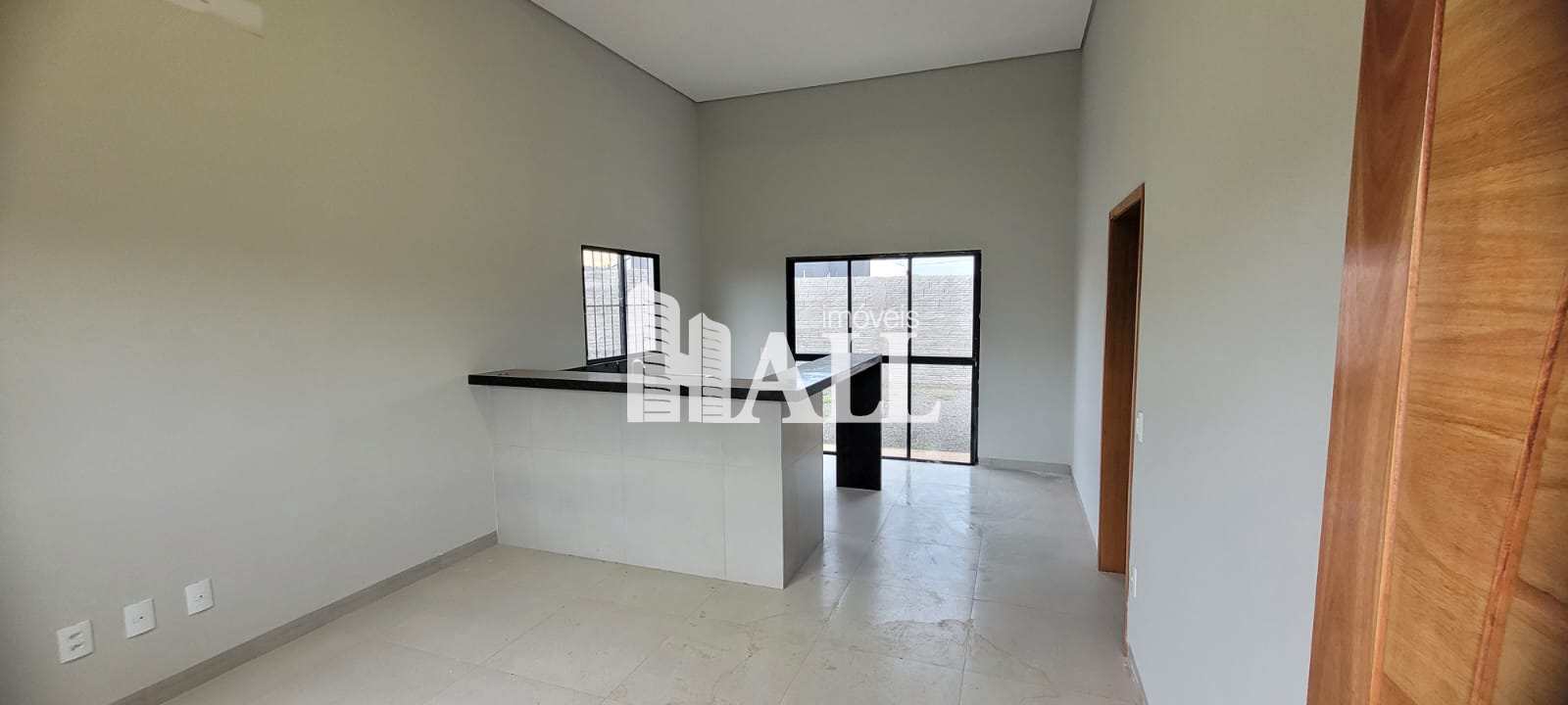 Casa à venda com 2 quartos, 70m² - Foto 1