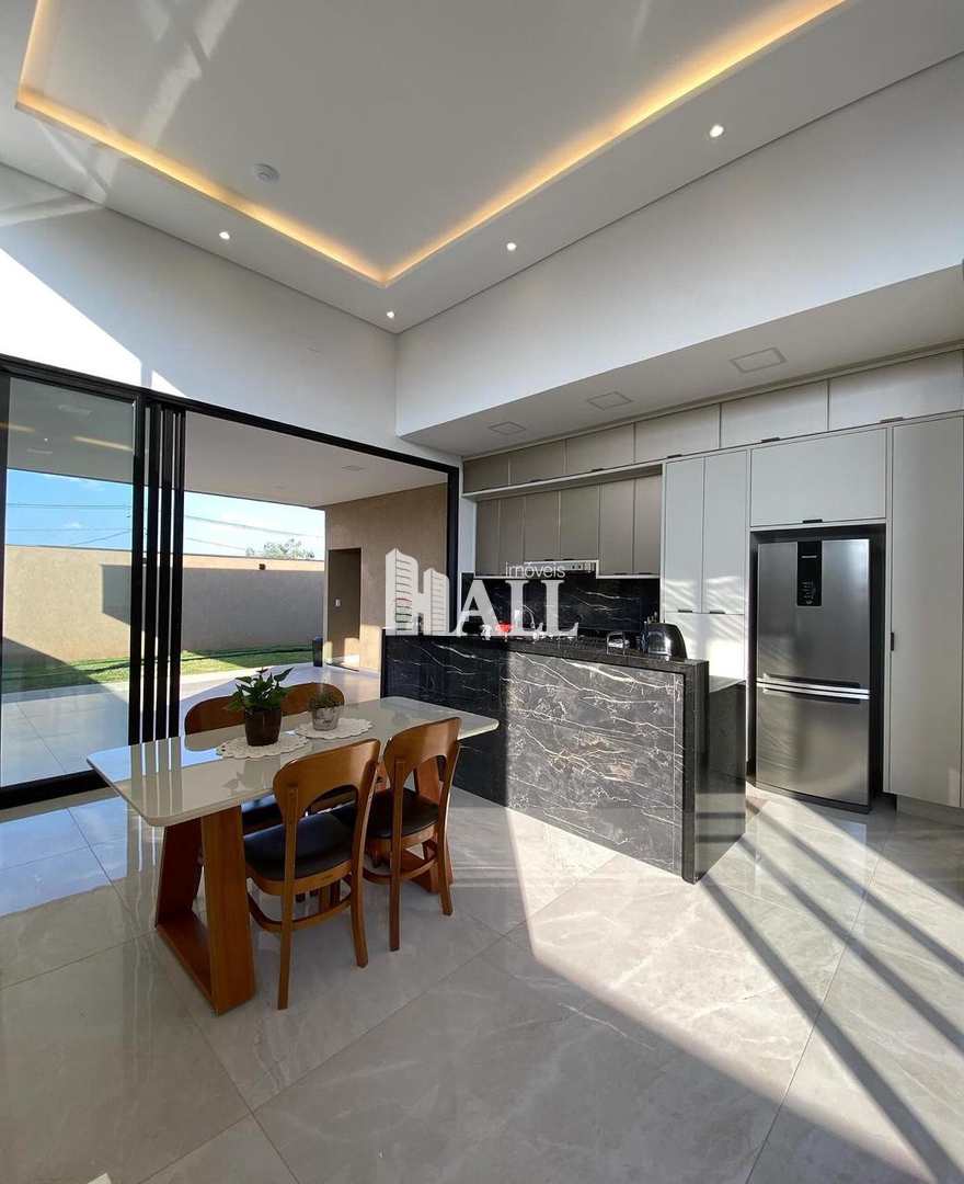 Casa de Condomínio à venda com 3 quartos, 215m² - Foto 1