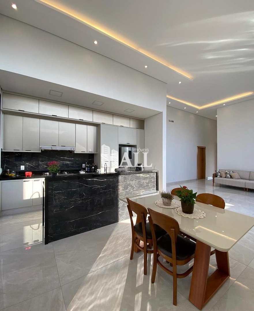 Casa de Condomínio à venda com 3 quartos, 215m² - Foto 2