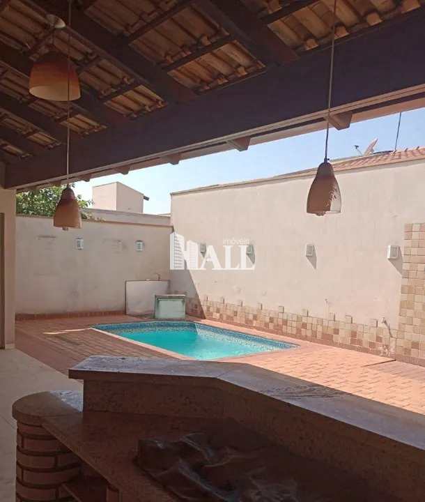 Casa à venda com 3 quartos, 220m² - Foto 4
