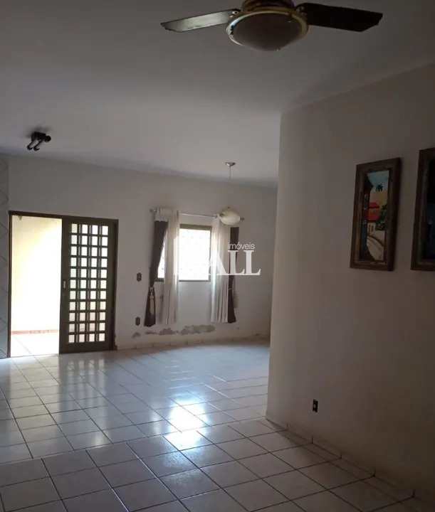 Casa à venda com 3 quartos, 220m² - Foto 3