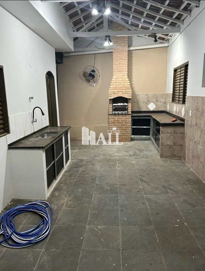 Casa, 4 quartos, 242 m² - Foto 1