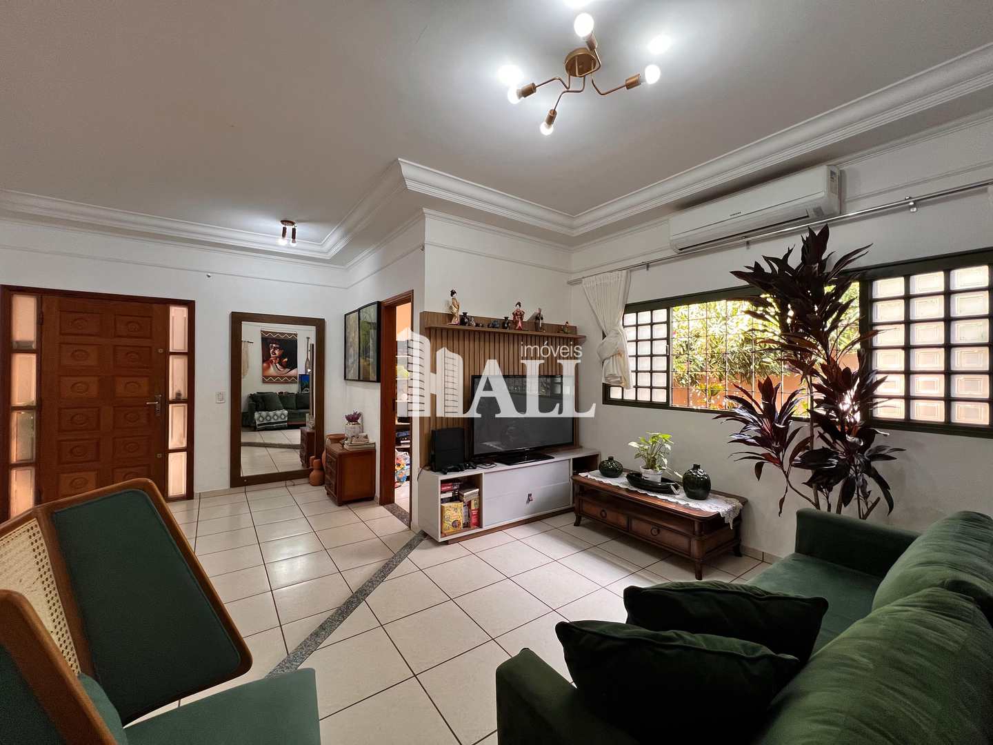 Casa à venda com 4 quartos, 235m² - Foto 1
