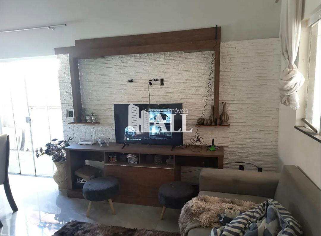 Casa à venda com 2 quartos, 135m² - Foto 1
