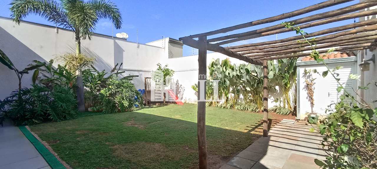 Casa à venda com 2 quartos, 166m² - Foto 1