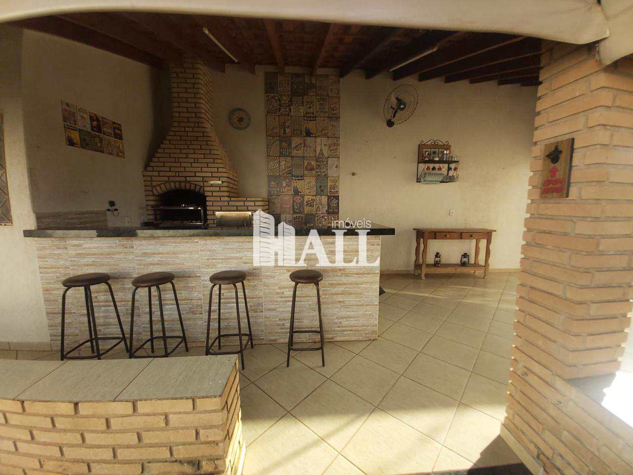 Casa à venda com 3 quartos, 230m² - Foto 1