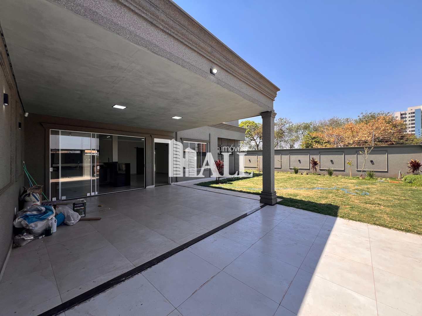 Casa à venda com 3 quartos, 175m² - Foto 1