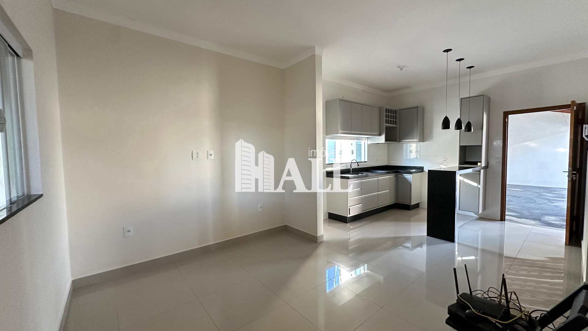 Casa à venda com 2 quartos, 70m² - Foto 2