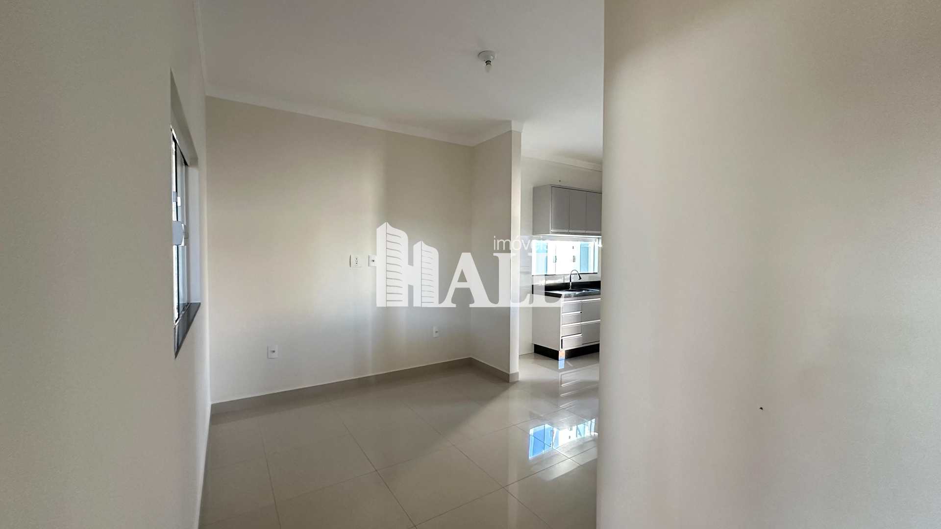 Casa à venda com 2 quartos, 70m² - Foto 3
