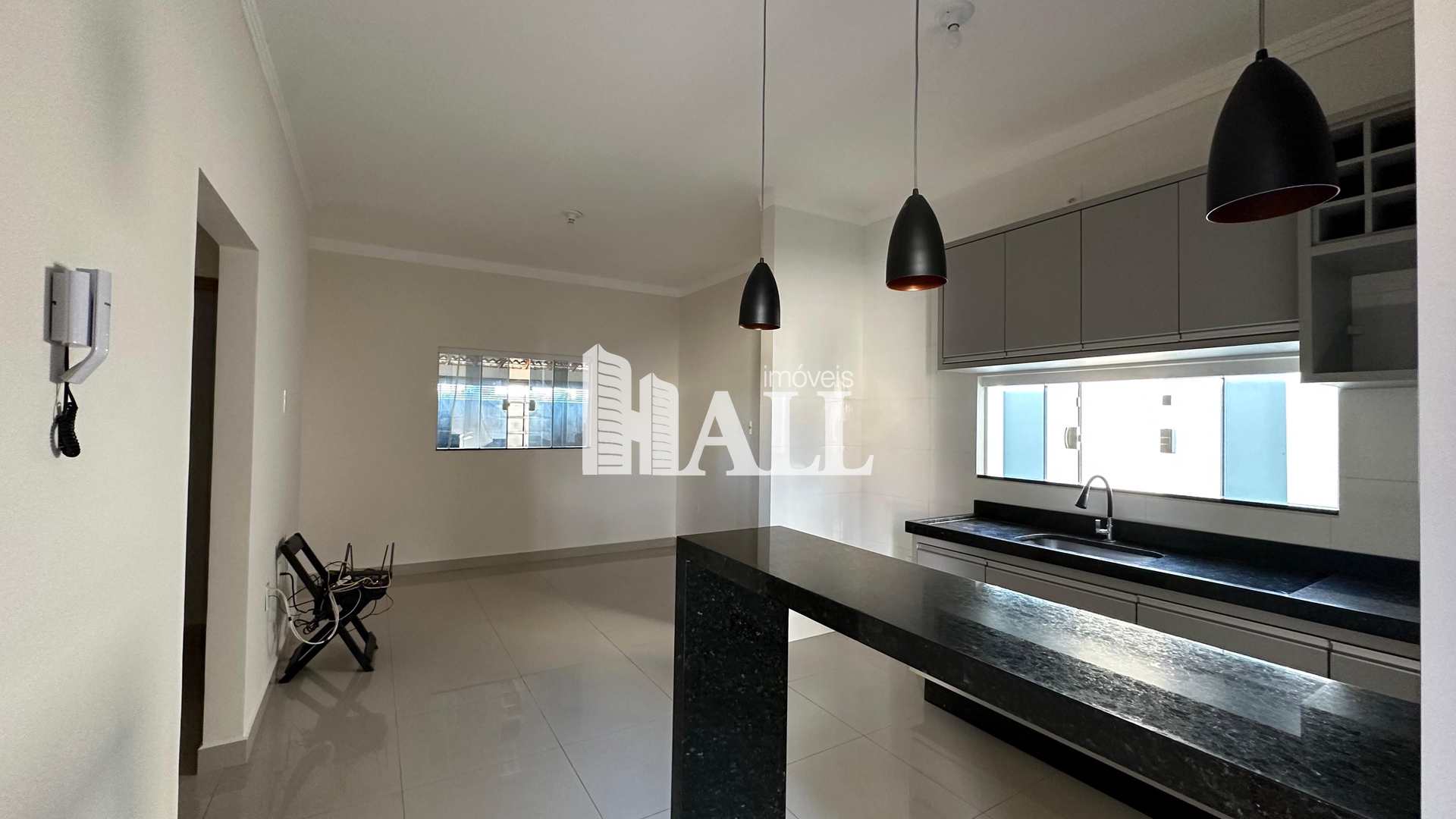 Casa à venda com 2 quartos, 70m² - Foto 1