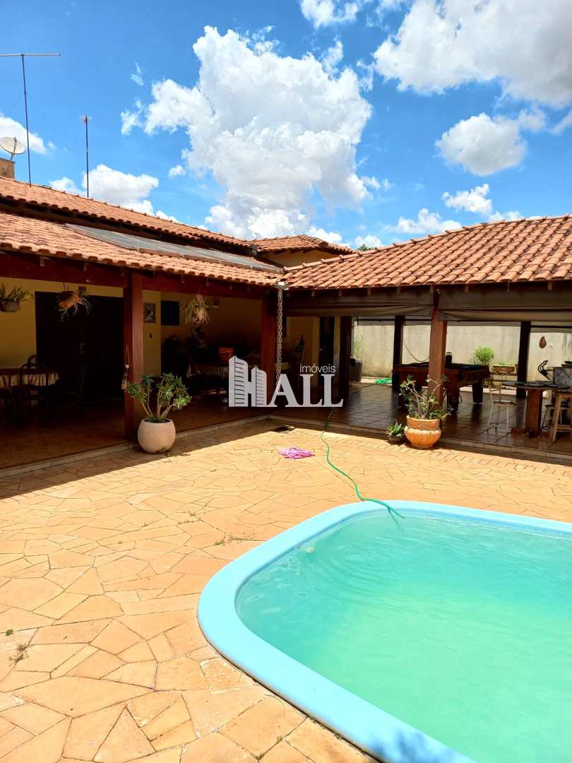 Chácara à venda com 3 quartos, 300m² - Foto 1