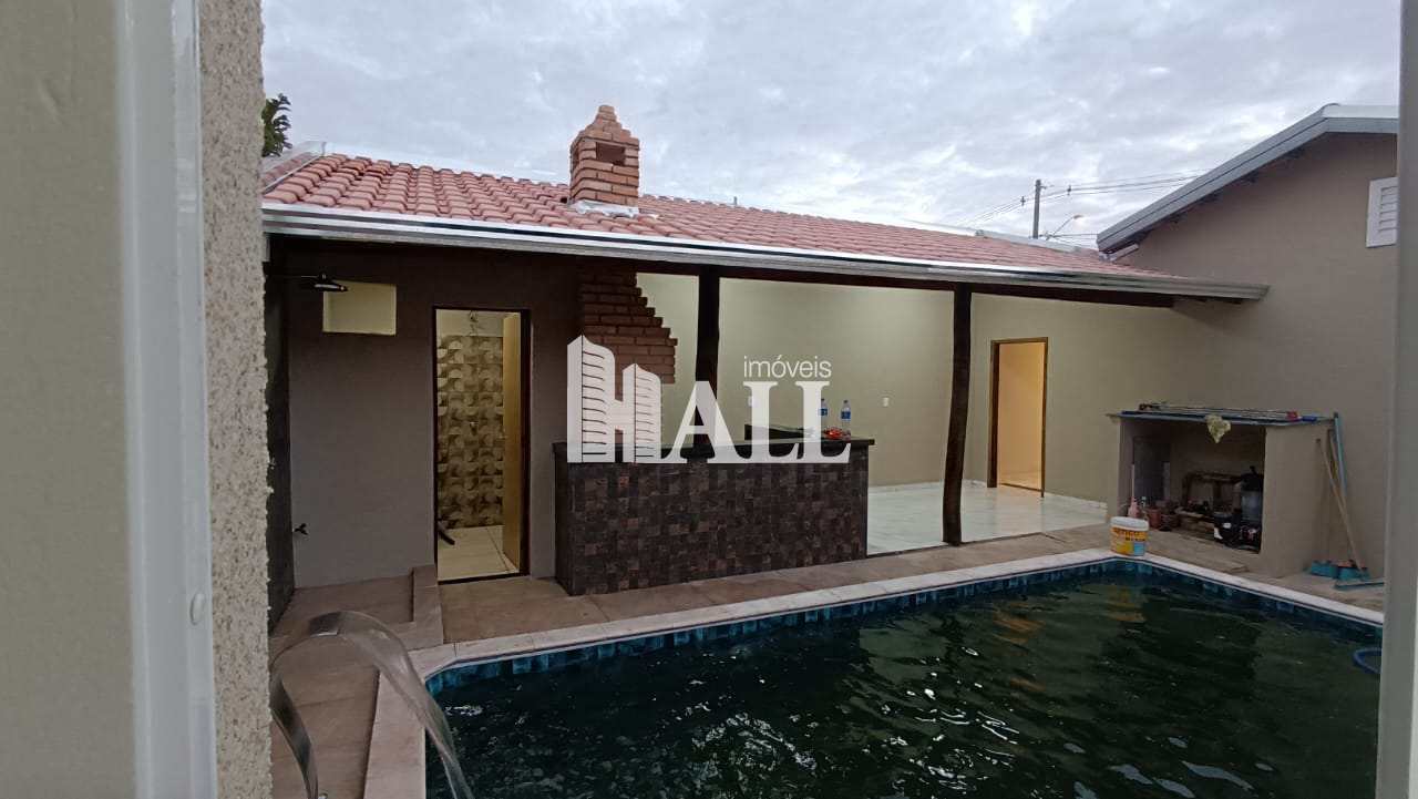 Casa à venda com 3 quartos, 169m² - Foto 1