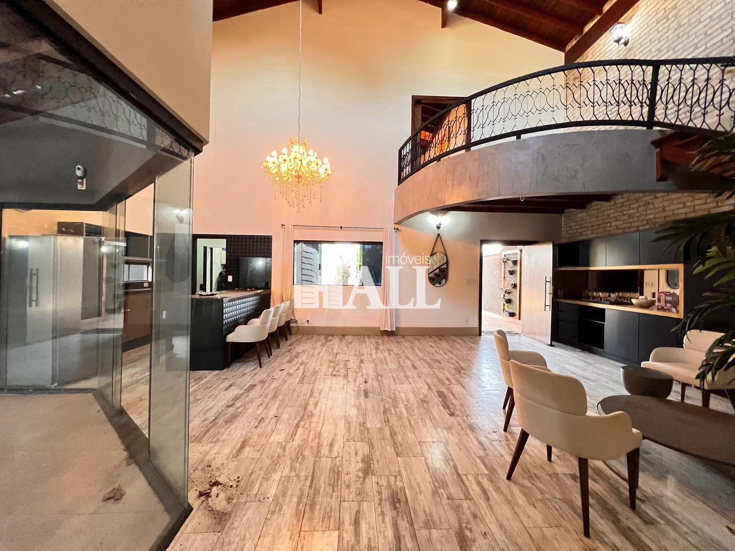 Casa de Condomínio à venda com 4 quartos, 230m² - Foto 1