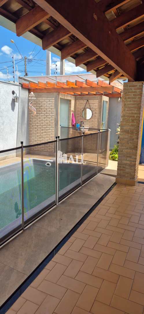 Casa à venda com 3 quartos, 120m² - Foto 1