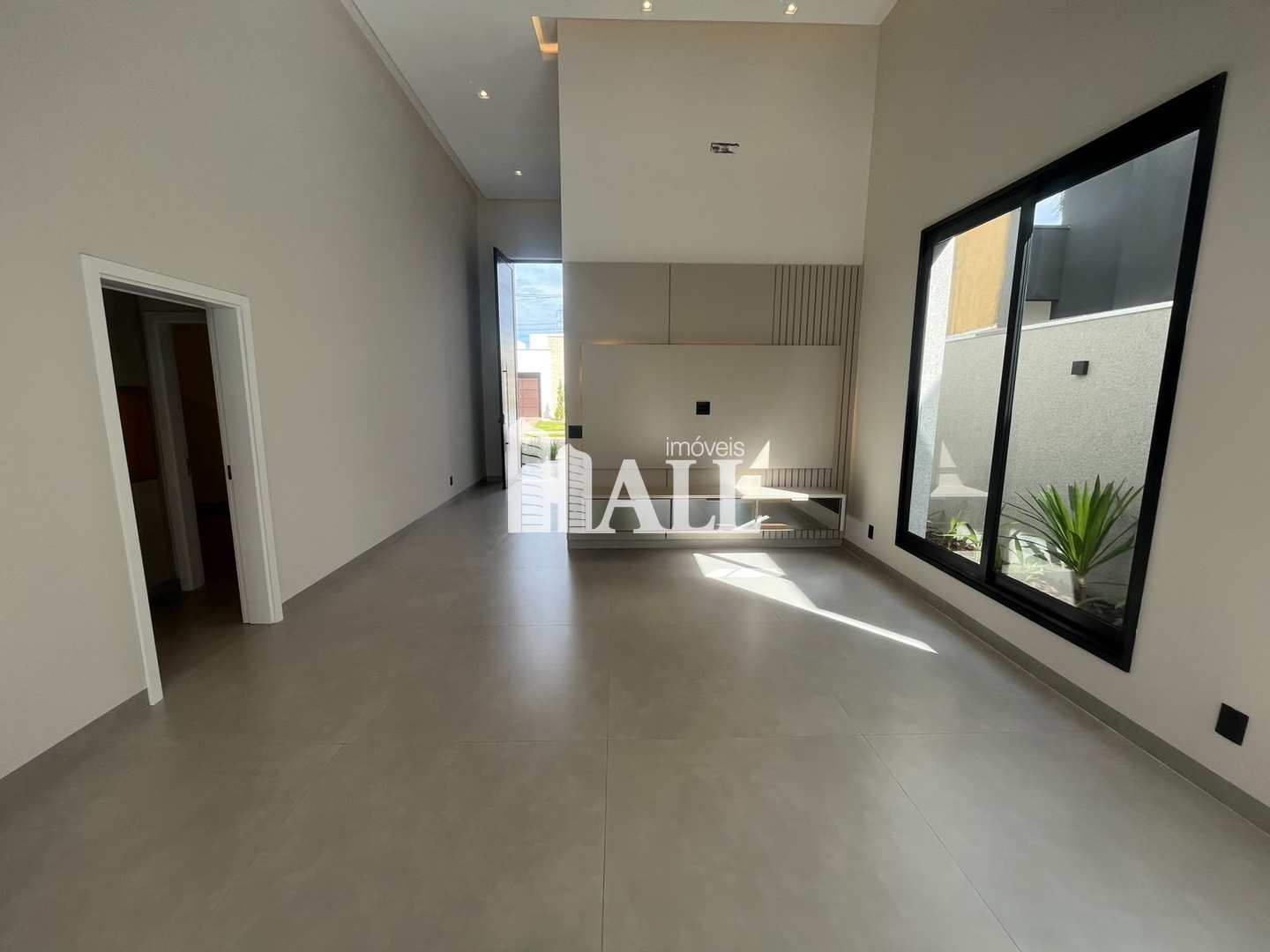 Casa com 3 quartos à venda, 235m² — foto 2 de 25
