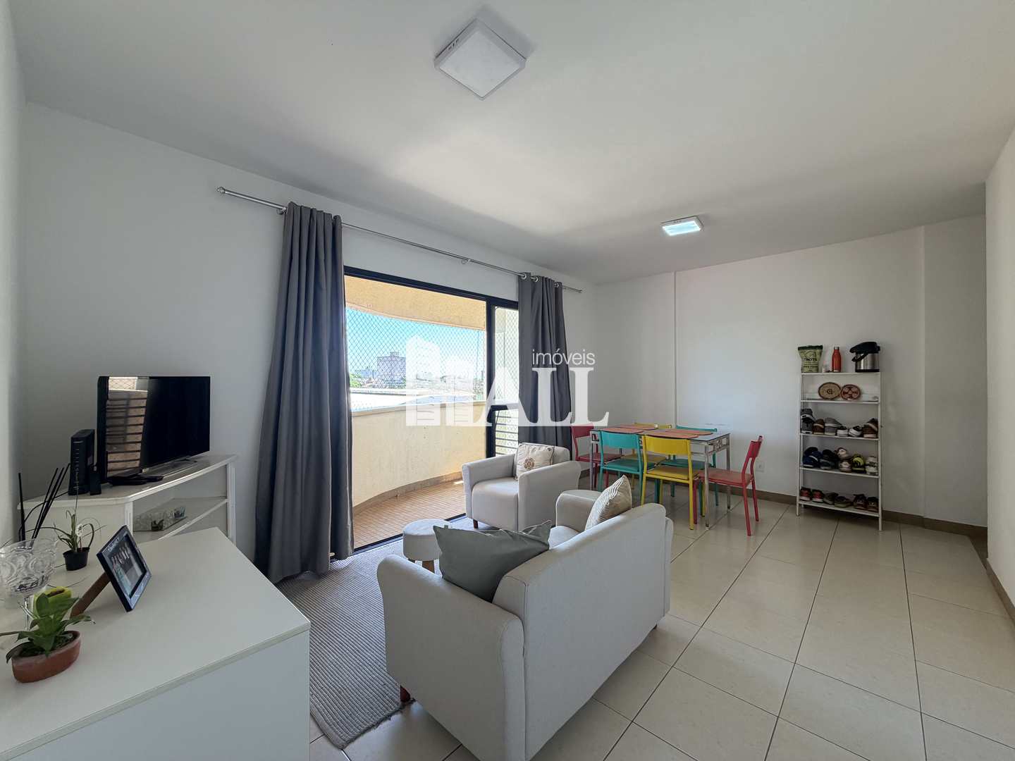 Apartamento com 2 quartos à venda, 70m² — foto 1 de 28