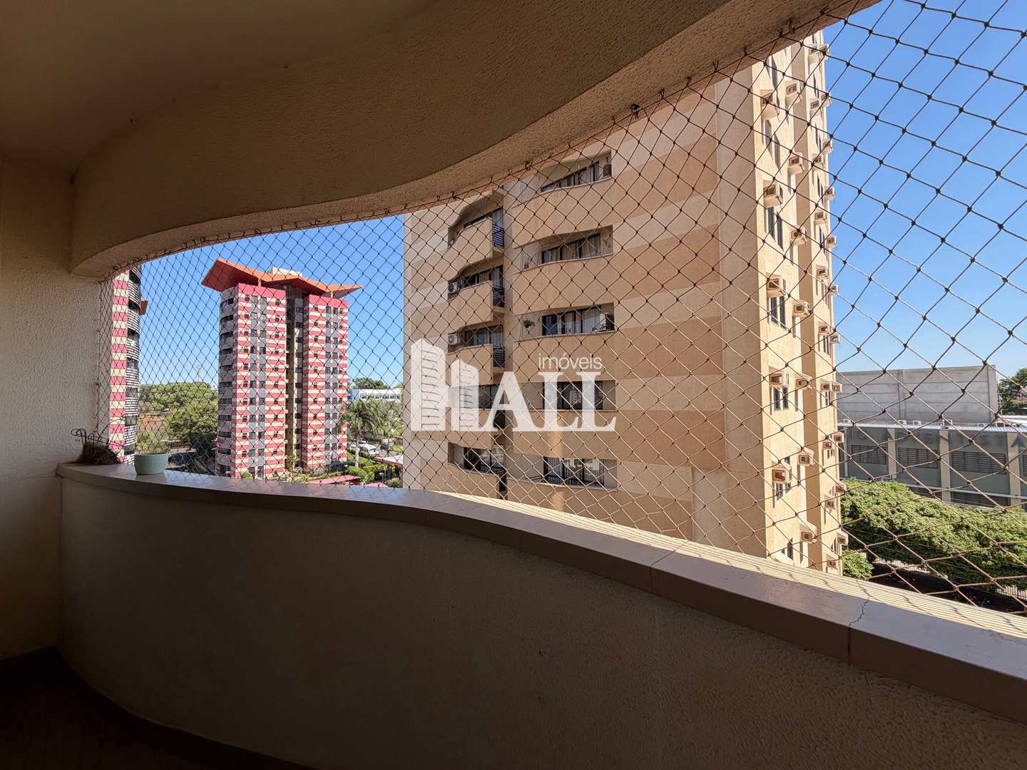Apartamento com 2 quartos à venda, 70m² — foto 2 de 28