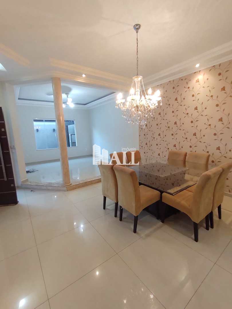 Casa com 3 quartos à venda, 185m² — foto 2 de 29