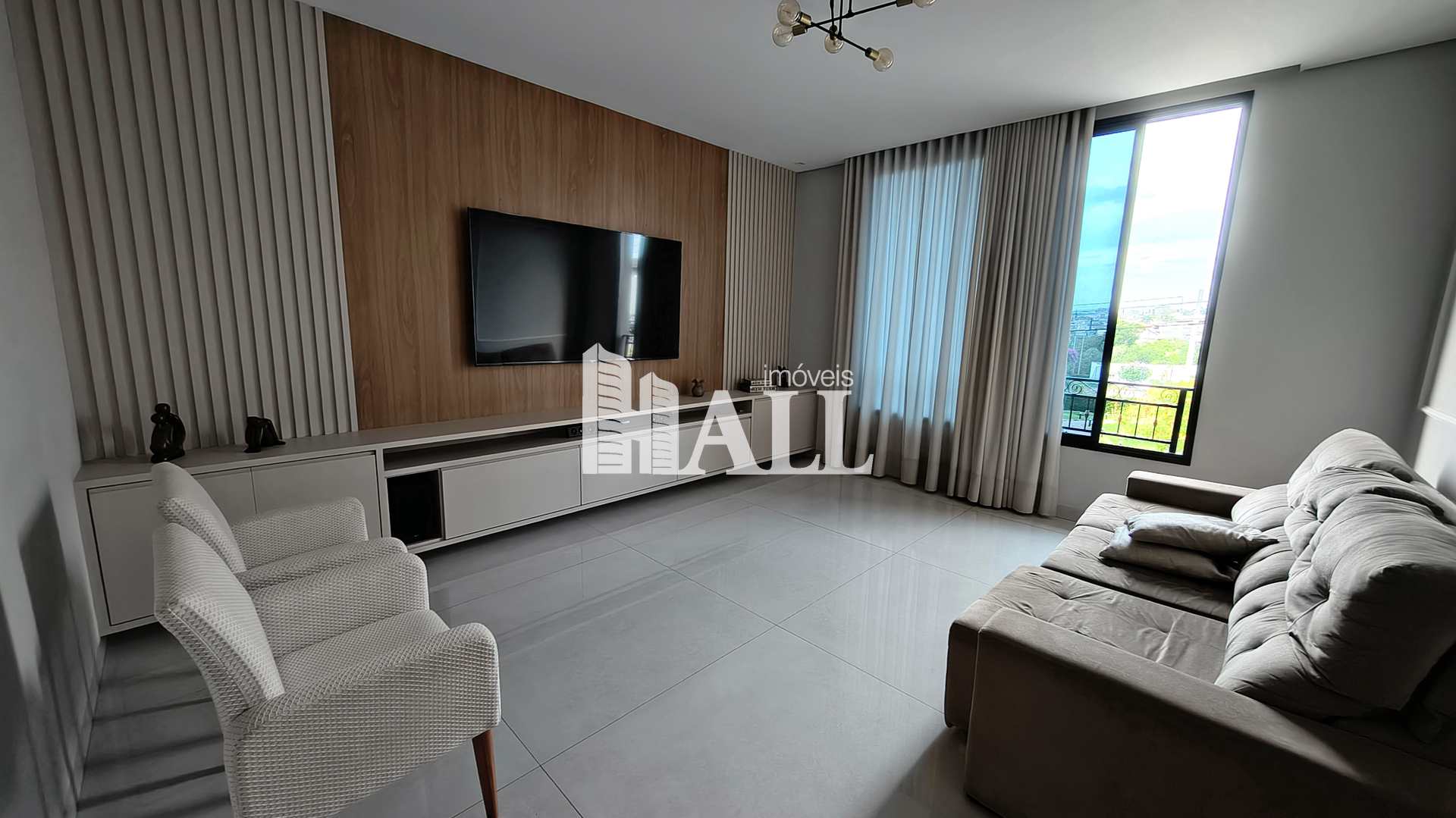 Casa com 3 quartos à venda, 305m² — foto 2 de 49